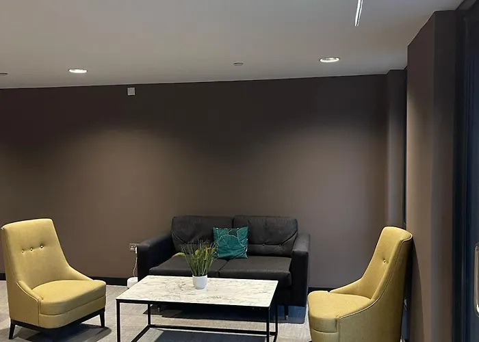 York Central Stylish Flat - Sleeps 8 - Parking - Gym