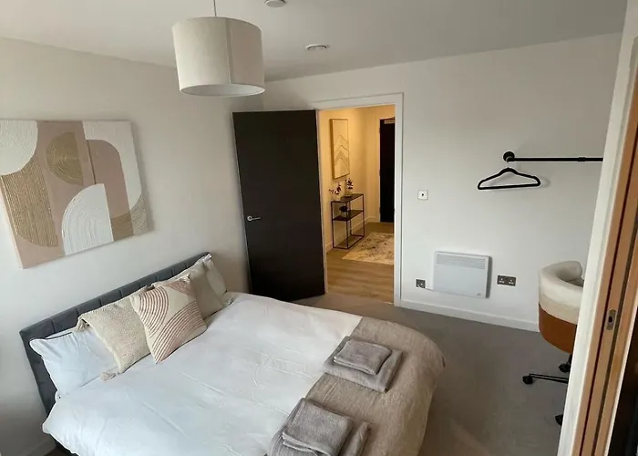 York Central Stylish Flat - Sleeps 8 - Parking - Gym