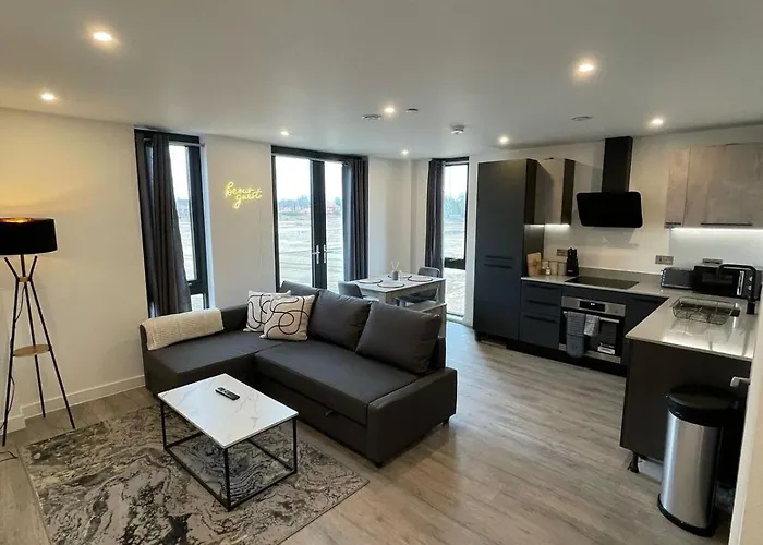 York Central Stylish Flat - Sleeps 8 - Parking - Gym
