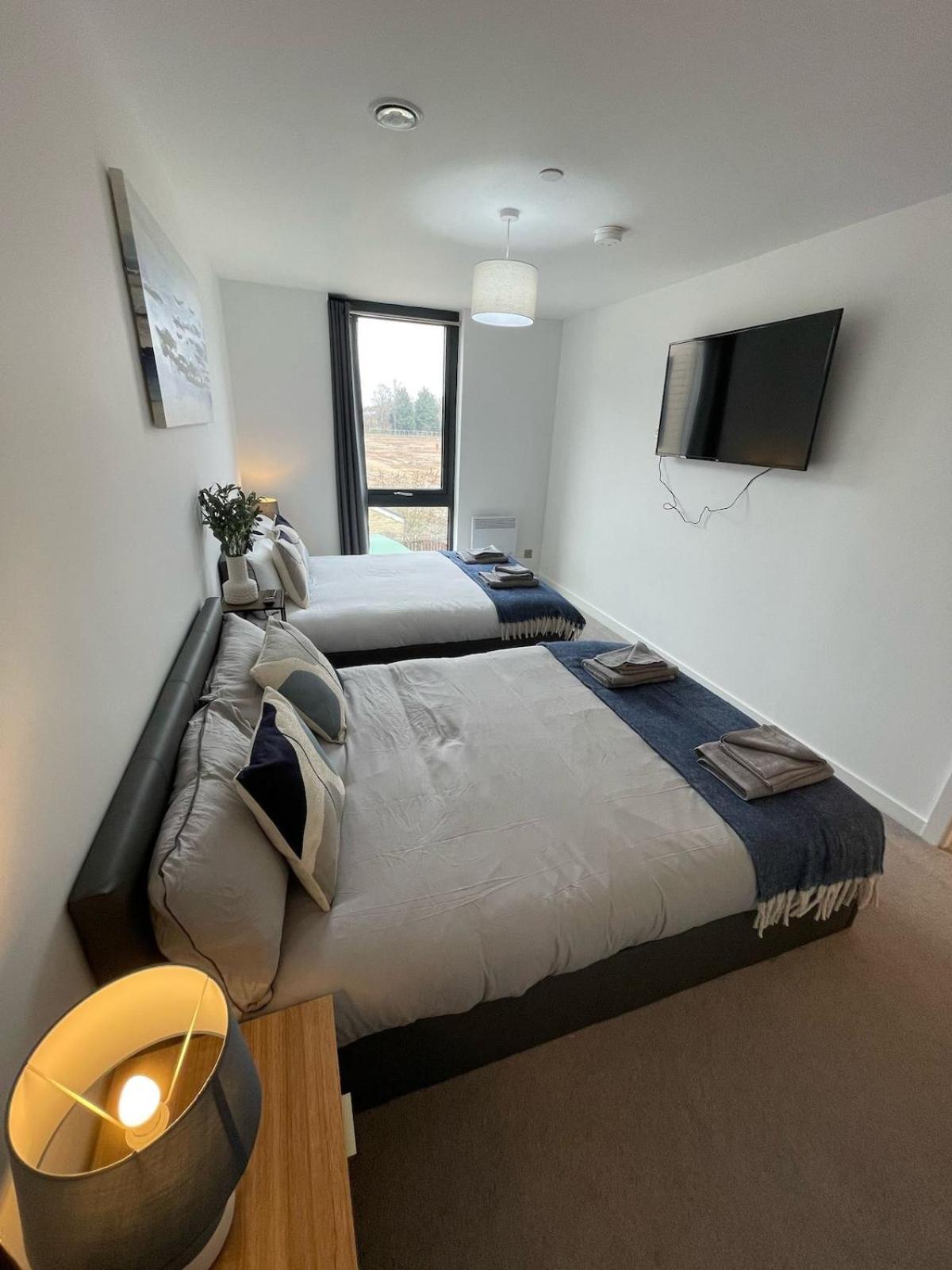 Stylish Flat - Sleeps 8 - Parking - Gym Apartamento *