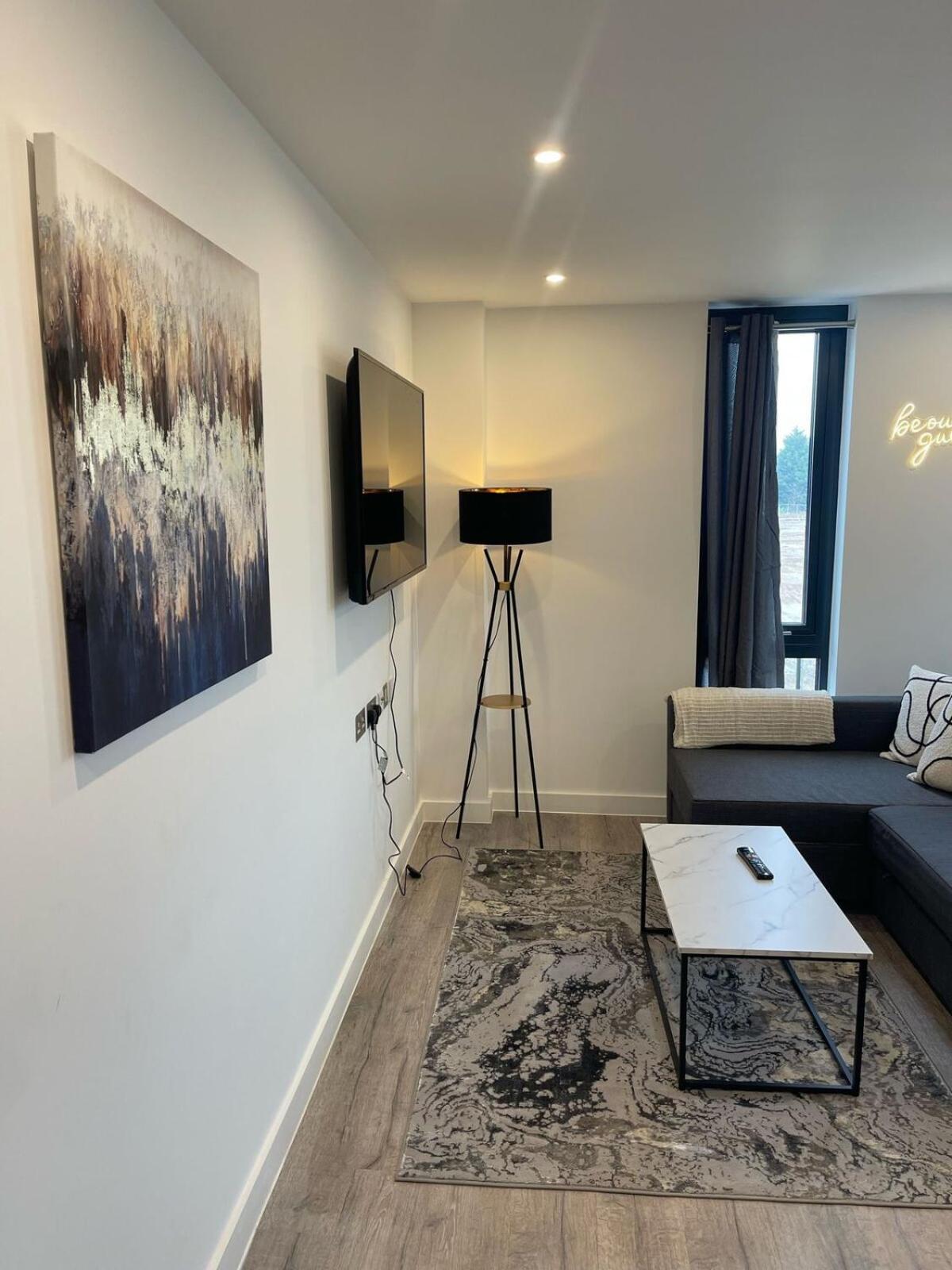 Apartamento Stylish Flat - Sleeps 8 - Parking - Gym *